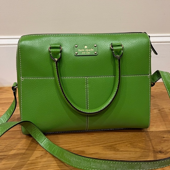 Cute green kate spade purse 💚 - Picture 3 of 5